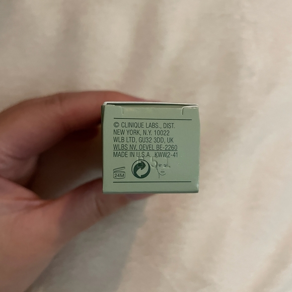 Clinique moisture surge 100h travel size - Picture 5 of 7